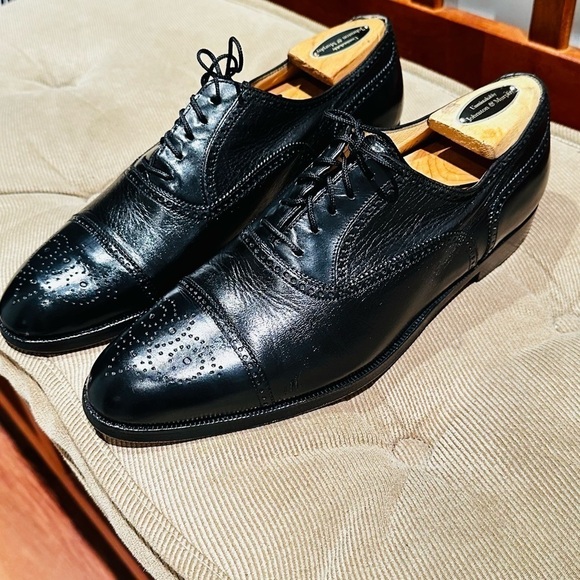 Bruno Magli Medallion Cap Toe Leather Oxford Shoe - Picture 3 of 12